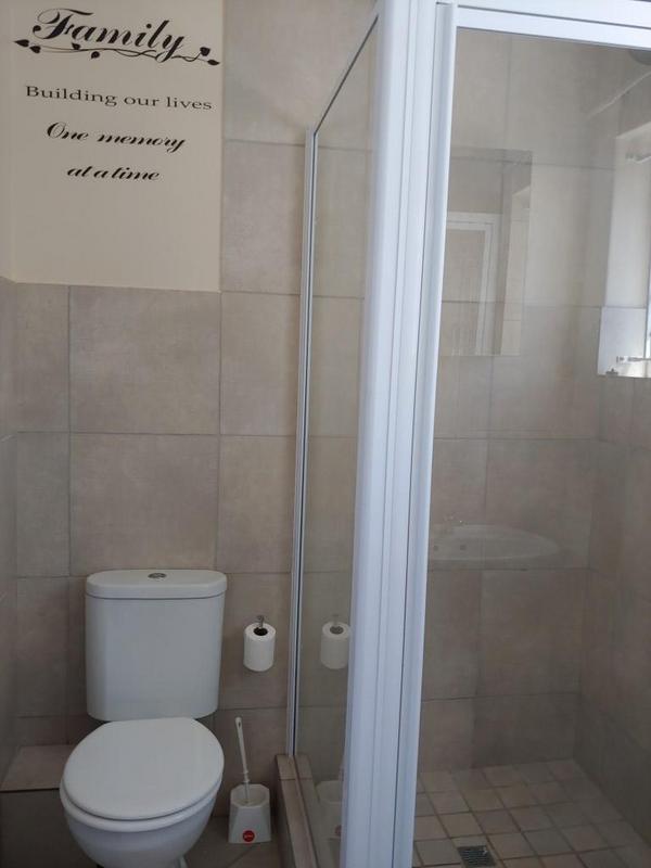 To Let 2 Bedroom Property for Rent in Buhrein Western Cape